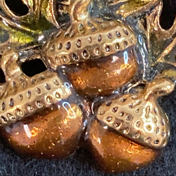 Vintage Avon Acorn pin🍁 - Picture 5 of 9